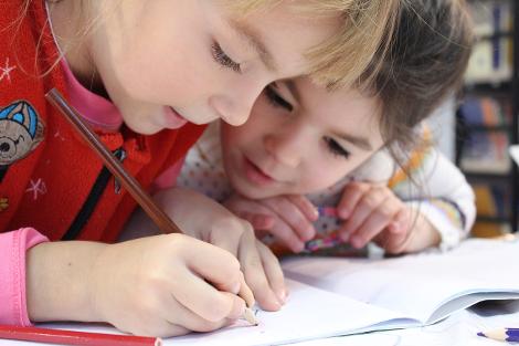 Spielerisches Lernen unterstützt die individuelle Entwicklung der Kinder